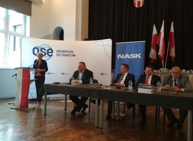 Agnieszka Marciniak z NASK podczas prezentacji Ogólnopolskiej Sieci Edukacyjnej